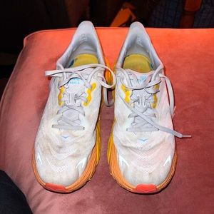 Women’s Hoka Arahi 6 US 10B